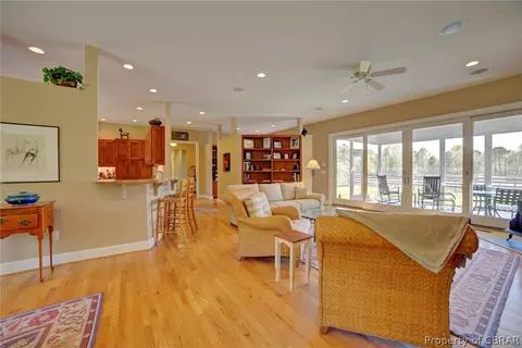 5472 Kings Dr, Gloucester, VA 23061 photo 6