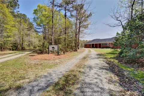 5472 Kings Dr, Gloucester, VA 23061 photo 3