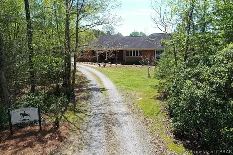5472 Kings Dr, Gloucester, VA 23061 photo 2