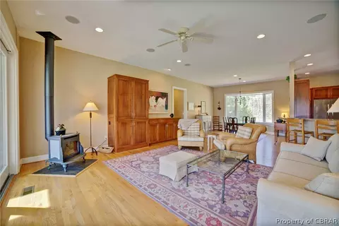 5472 Kings Dr, Gloucester, VA 23061 photo 7