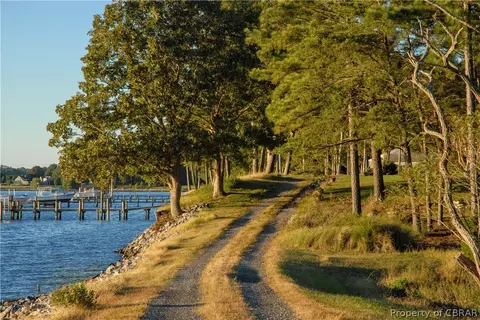 441 Berkeley Forest Rd, Weems, VA 22576 photo 4