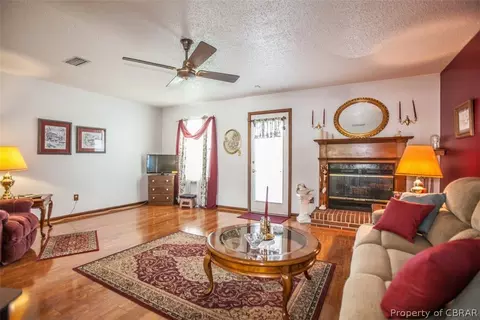530 Hollomon Dr, Hampton, VA 23666 photo 9
