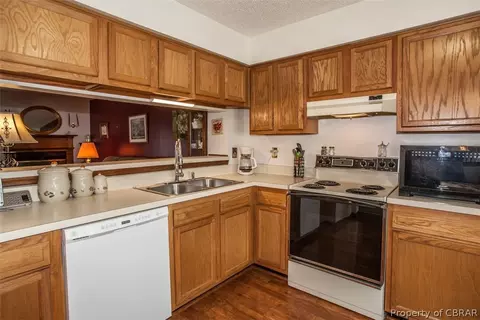 530 Hollomon Dr, Hampton, VA 23666 photo 6