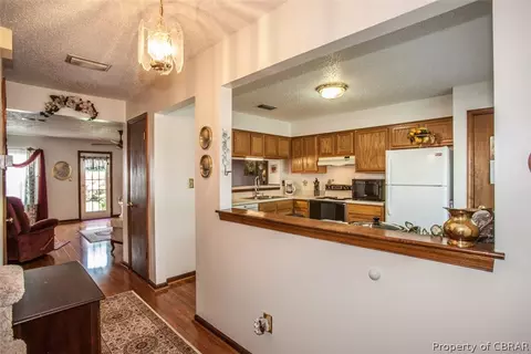 530 Hollomon Dr, Hampton, VA 23666 photo 2
