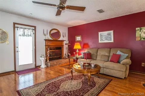 530 Hollomon Dr, Hampton, VA 23666 photo 8