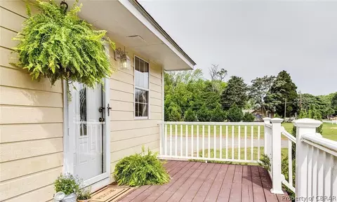 606 Johns Neck Rd, Weems, VA 22576 photo 4
