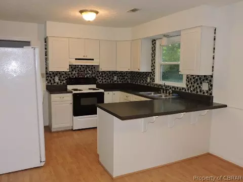 7602 Walnut Rd, Gloucester, VA 23061 photo 5