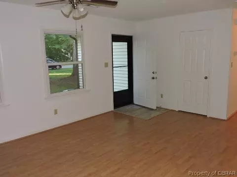7602 Walnut Rd, Gloucester, VA 23061 photo 2