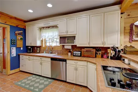9333 Sheldon Ln, Gloucester, VA 23061 photo 14