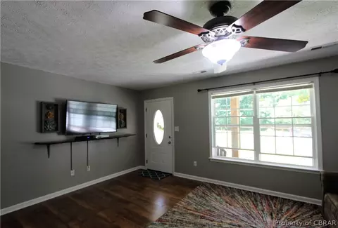 8821 Marlfield Rd, Gloucester, VA 23061 photo 4