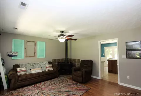 8821 Marlfield Rd, Gloucester, VA 23061 photo 2