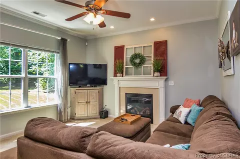 8398 Patrick Henry Way, Gloucester, VA 23061 photo 4