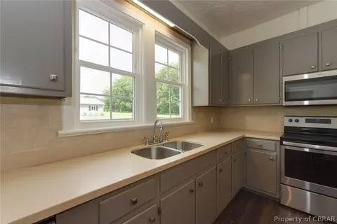 1922 Hayes Rd, Gloucester Point, VA 23062 photo 12