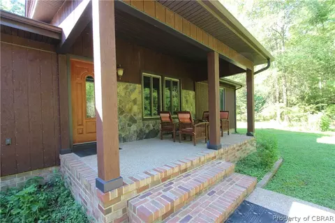 9757 Indian Rd, Gloucester, VA 23061 photo 2