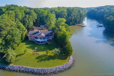 193 Peake Rd, Weems, VA 22576 photo 1