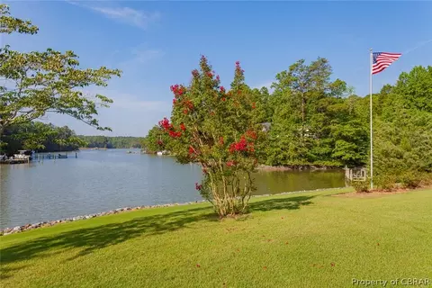 193 Peake Rd, Weems, VA 22576 photo 7