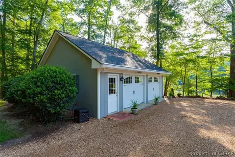 193 Peake Rd, Weems, VA 22576 photo 15