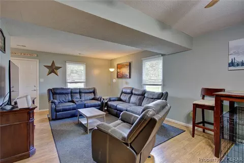 6819 Magnolia Dr, Gloucester, VA 23061 photo 4