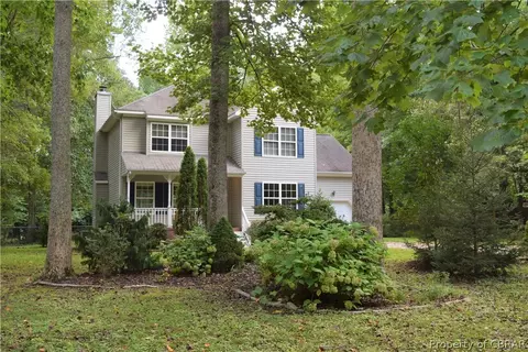 8443 Kitchener Dr, Gloucester, VA 23061 photo 1