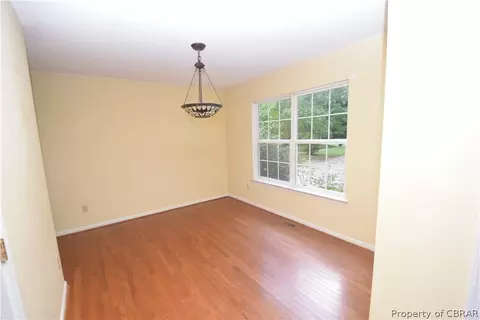 8443 Kitchener Dr, Gloucester, VA 23061 photo 11