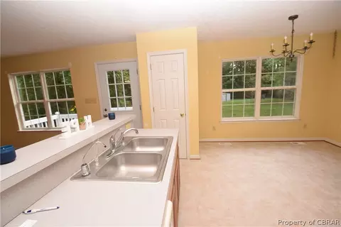 8443 Kitchener Dr, Gloucester, VA 23061 photo 17