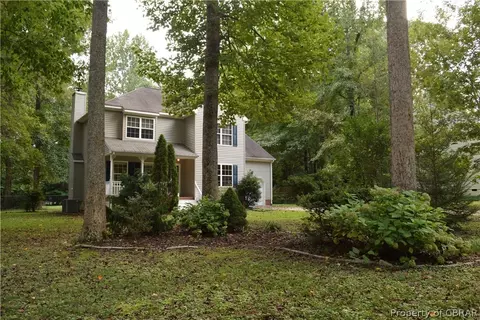 8443 Kitchener Dr, Gloucester, VA 23061 photo 2