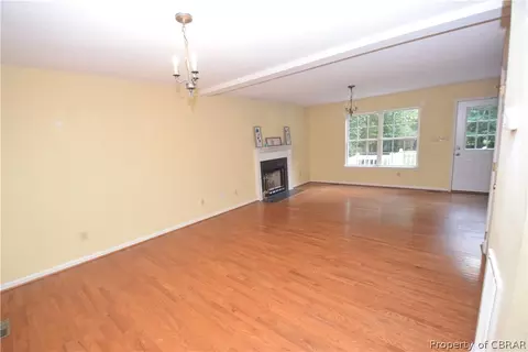 8443 Kitchener Dr, Gloucester, VA 23061 photo 10