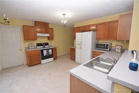 8443 Kitchener Dr, Gloucester, VA 23061 photo 16