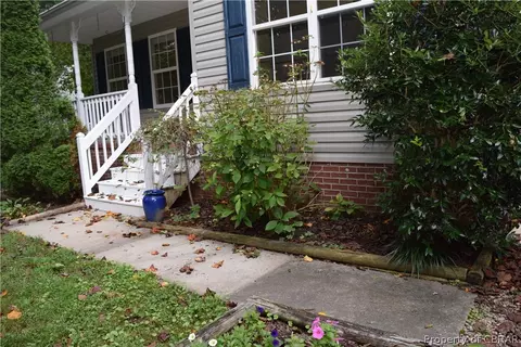 8443 Kitchener Dr, Gloucester, VA 23061 photo 6