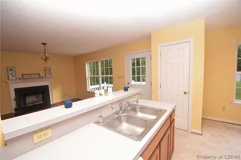 8443 Kitchener Dr, Gloucester, VA 23061 photo 18