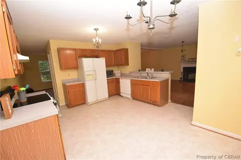 8443 Kitchener Dr, Gloucester, VA 23061 photo 19