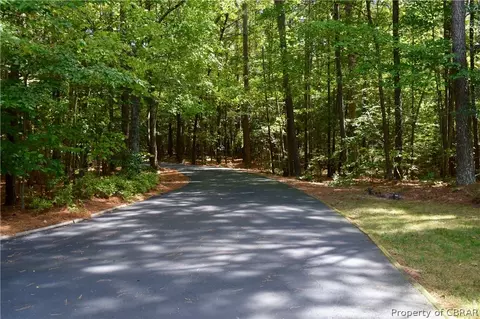 6900 Tracey Ct, Gloucester, VA 23061 photo 4