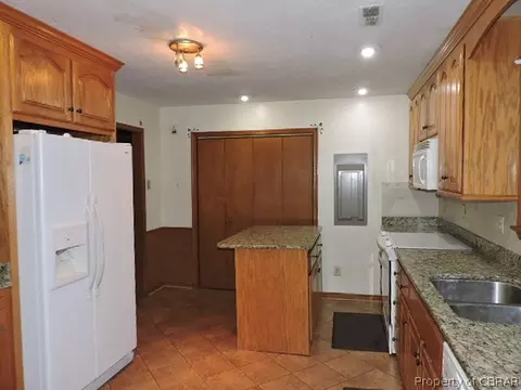 2053 Mark Pine Rd, Hayes, VA 23072 photo 4
