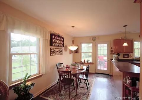 9428 Marlfield Rd, Gloucester, VA 23061 photo 6