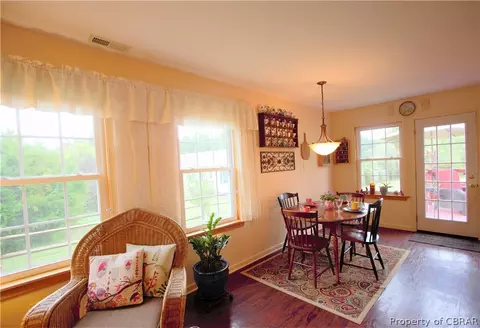 9428 Marlfield Rd, Gloucester, VA 23061 photo 5
