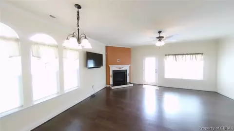 7584 Villa Ct, Gloucester Point, VA 23062 photo 4