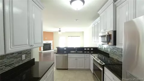 7584 Villa Ct, Gloucester Point, VA 23062 photo 9