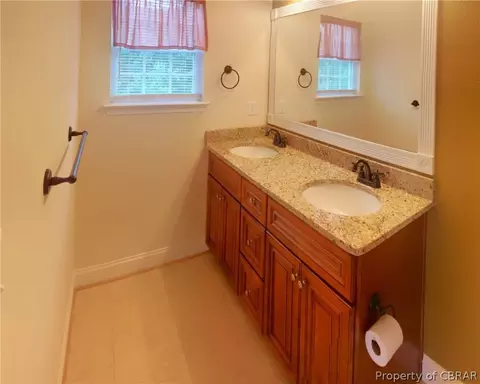 7584 Villa Ct, Gloucester Point, VA 23062 photo 18