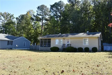8190 Riverview Dr, Gloucester, VA 23061 photo 2
