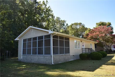 8190 Riverview Dr, Gloucester, VA 23061 photo 1