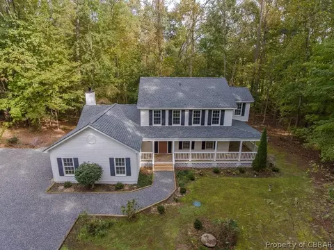 136 Beechwood Dr, Weems, VA 22576 photo 2