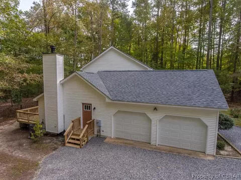 136 Beechwood Dr, Weems, VA 22576 photo 3