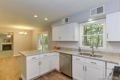 136 Beechwood Dr, Weems, VA 22576 photo 8