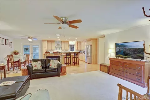 8263 Mobjack Ln, Hayes, VA 23072 photo 18