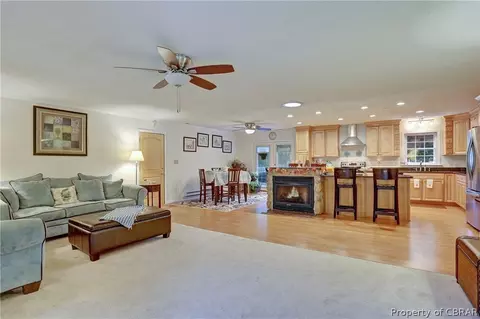8263 Mobjack Ln, Hayes, VA 23072 photo 12