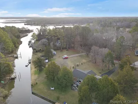 8263 Mobjack Ln, Hayes, VA 23072 photo 4