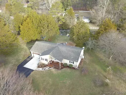 8263 Mobjack Ln, Hayes, VA 23072 photo 2