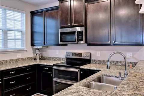 2401 Queens Path, Williamsburg, VA 23185 photo 8