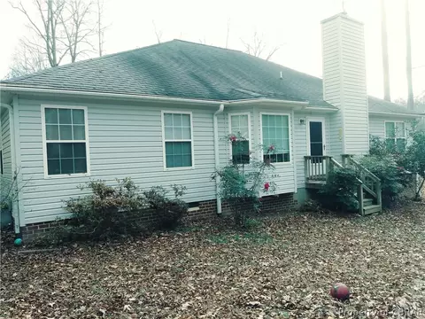 8171 Hamilton Dr, Gloucester, VA 23061 photo 9