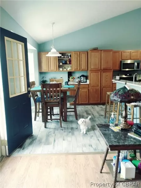 8171 Hamilton Dr, Gloucester, VA 23061 photo 3